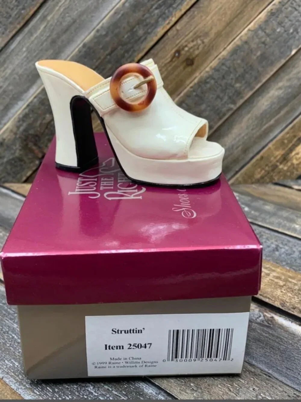 Just the Right Shoe “Struttin’” (#25047) by Raine